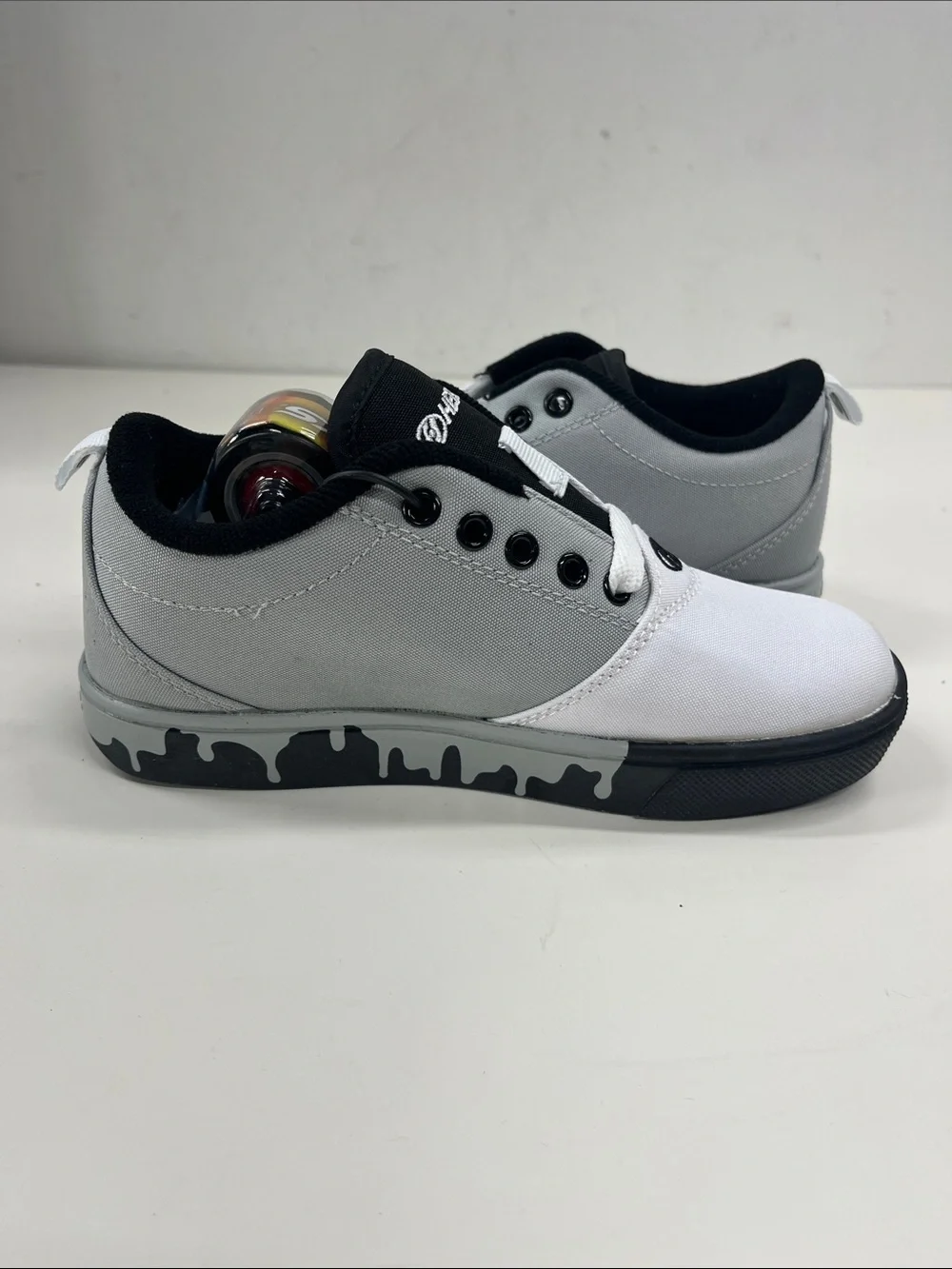 NWT Heelys Kids White Wheel Sneakers Size 2